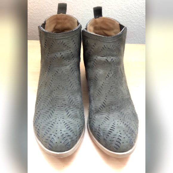 GREEN SUEDE ANKLE BOOTS - Picture 3 of 6